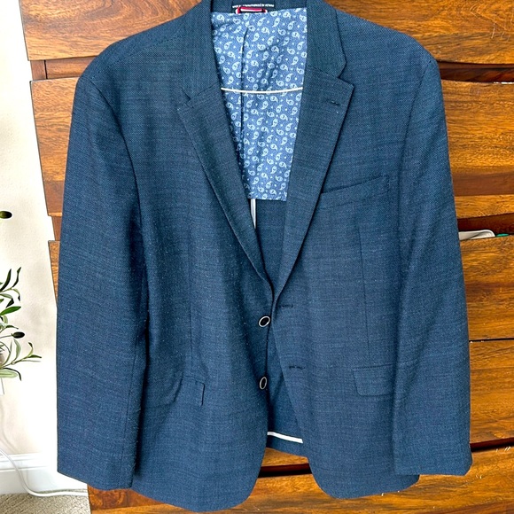 Tommy Hilfiger Blazer - worn a bunch of times but def got life left in it! - Picture 1 of 6